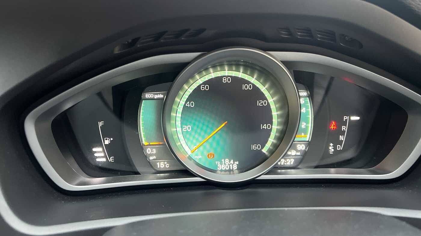 Volvo V40 T3 R-Design Pro Automatic (Winter Pack)