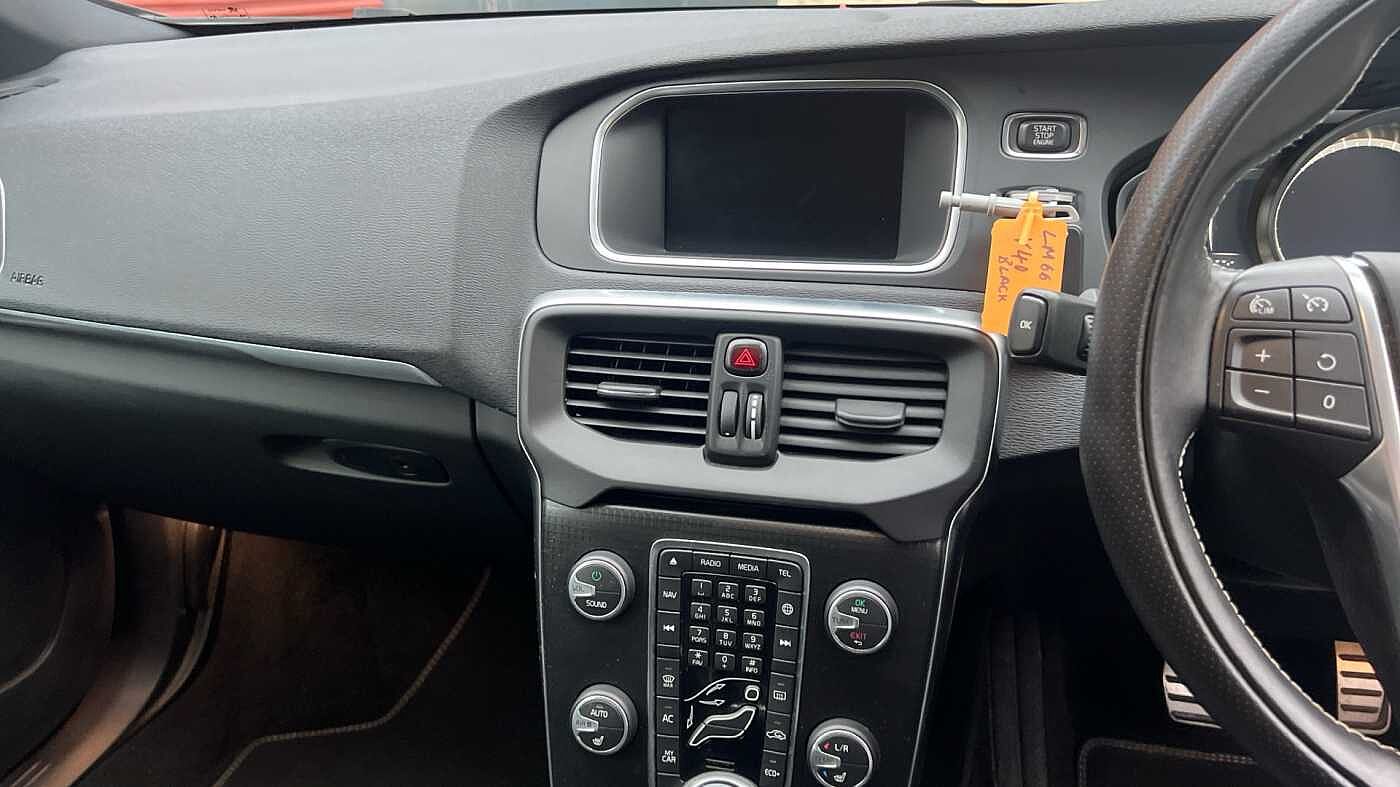 Volvo V40 T3 R-Design Pro Automatic (Winter Pack)