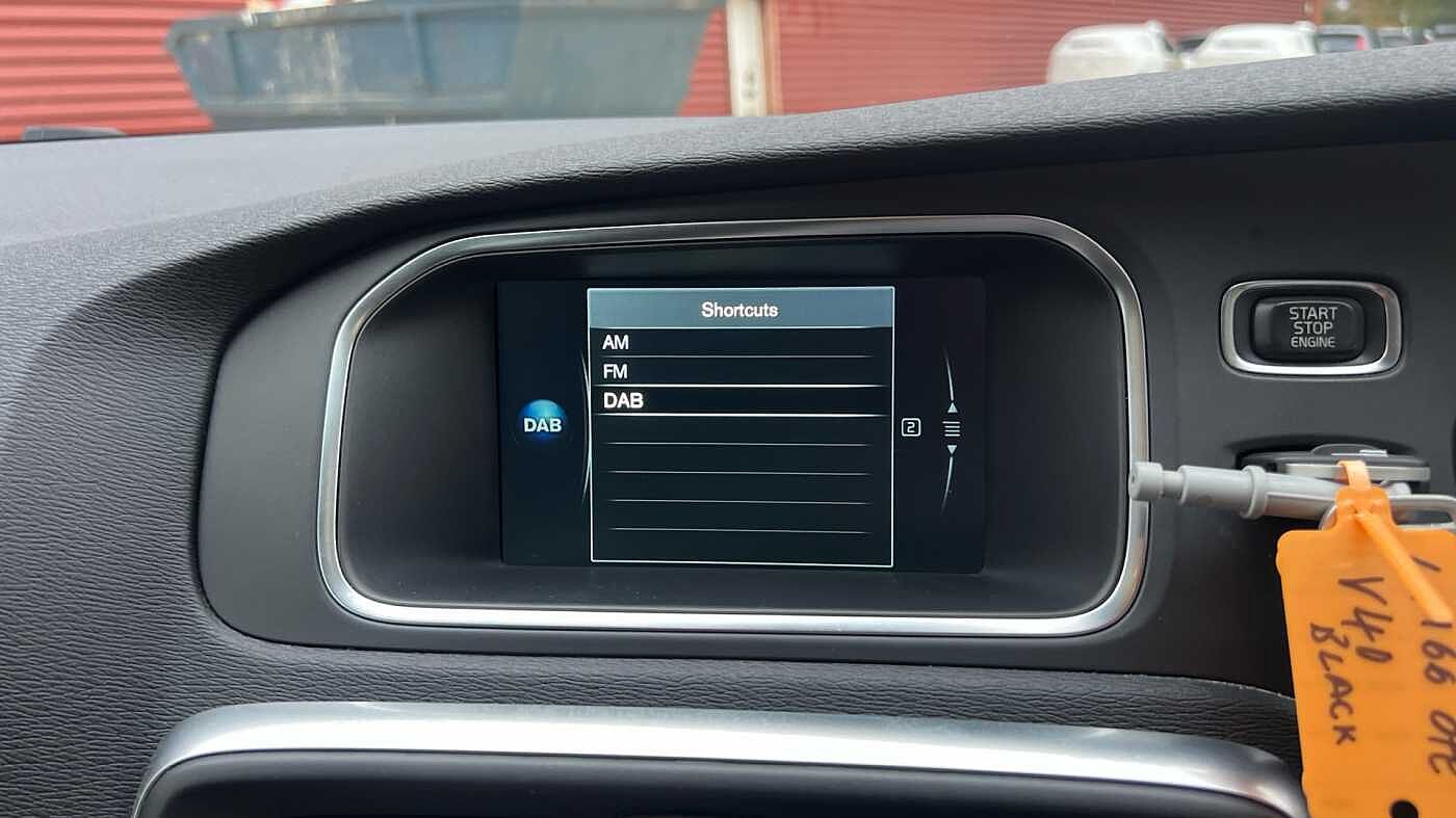 Volvo V40 T3 R-Design Pro Automatic (Winter Pack)