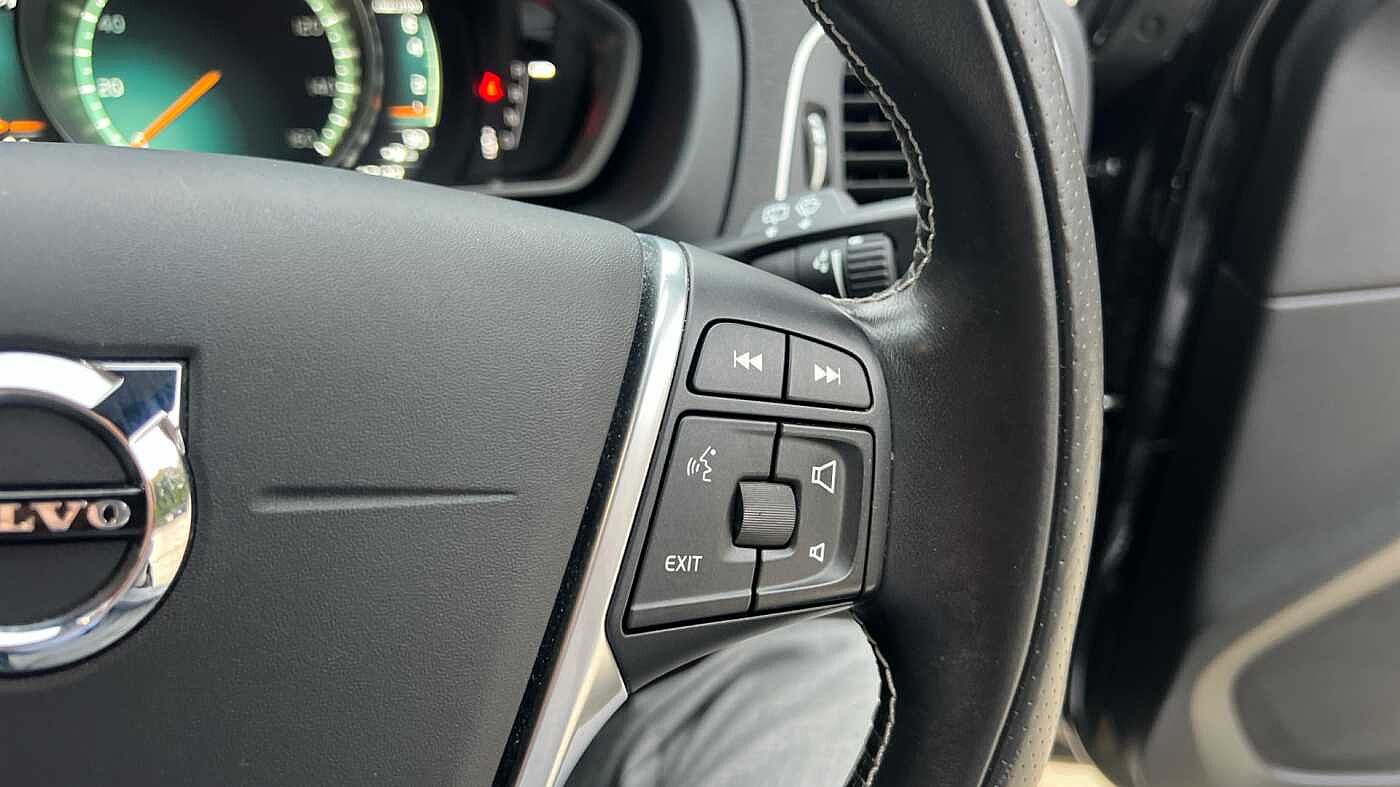 Volvo V40 T3 R-Design Pro Automatic (Winter Pack)