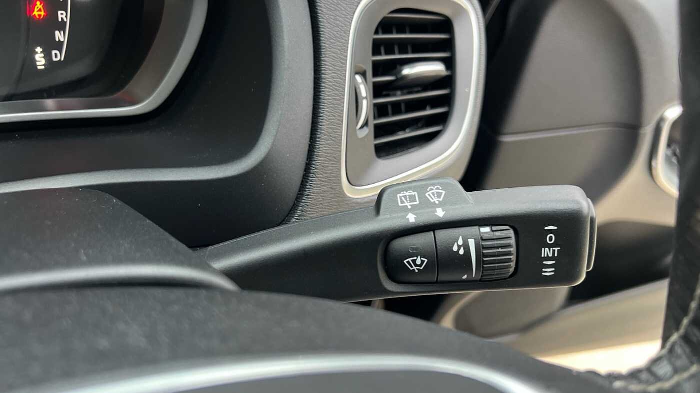 Volvo V40 T3 R-Design Pro Automatic (Winter Pack)