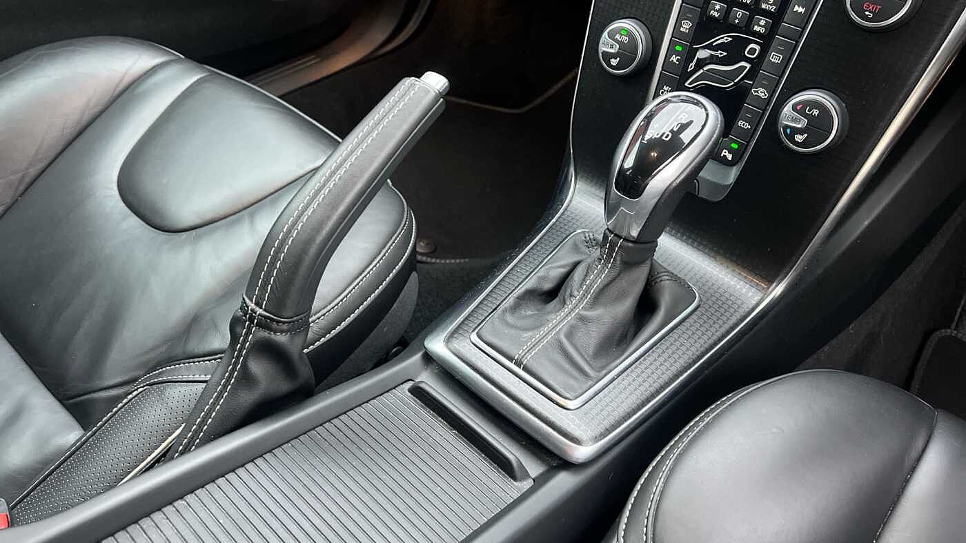 Volvo V40 T3 R-Design Pro Automatic (Winter Pack)