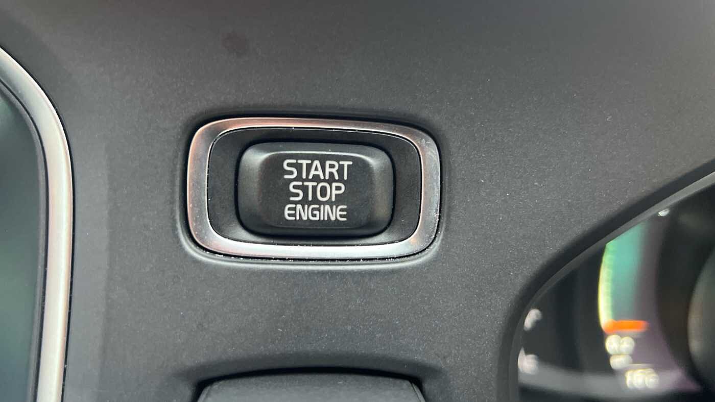 Volvo V40 T3 R-Design Pro Automatic (Winter Pack)