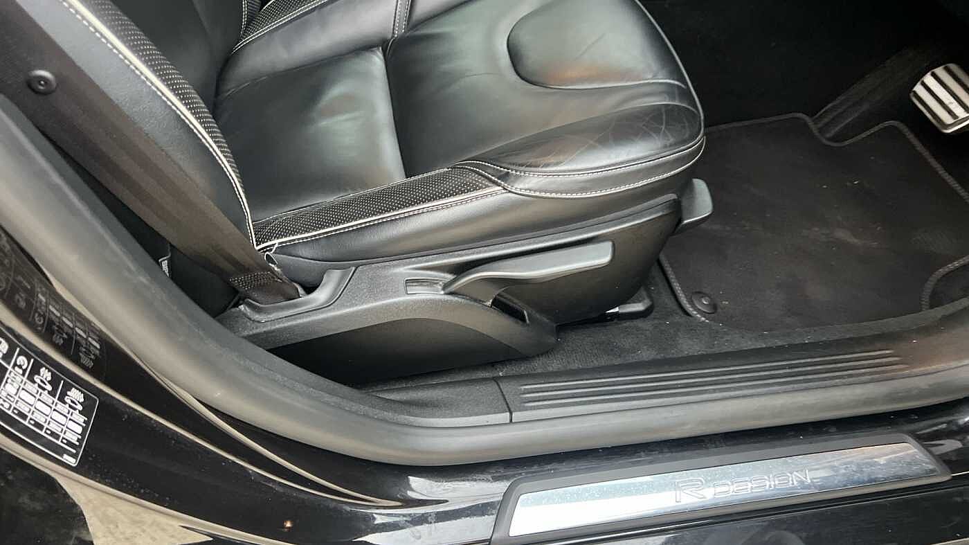 Volvo V40 T3 R-Design Pro Automatic (Winter Pack)