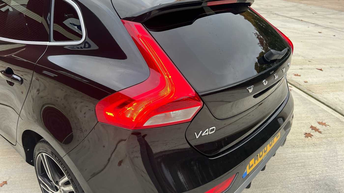 Volvo V40 T3 R-Design Pro Automatic (Winter Pack)
