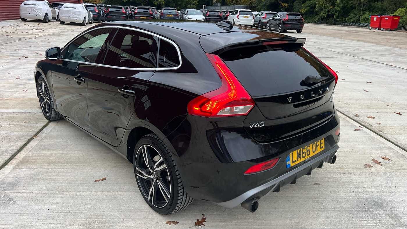 Volvo V40 T3 R-Design Pro Automatic (Winter Pack)
