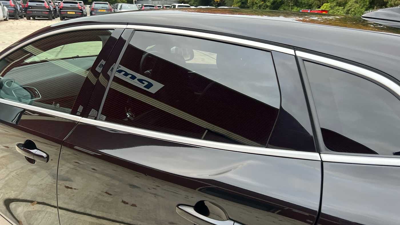 Volvo V40 T3 R-Design Pro Automatic (Winter Pack)