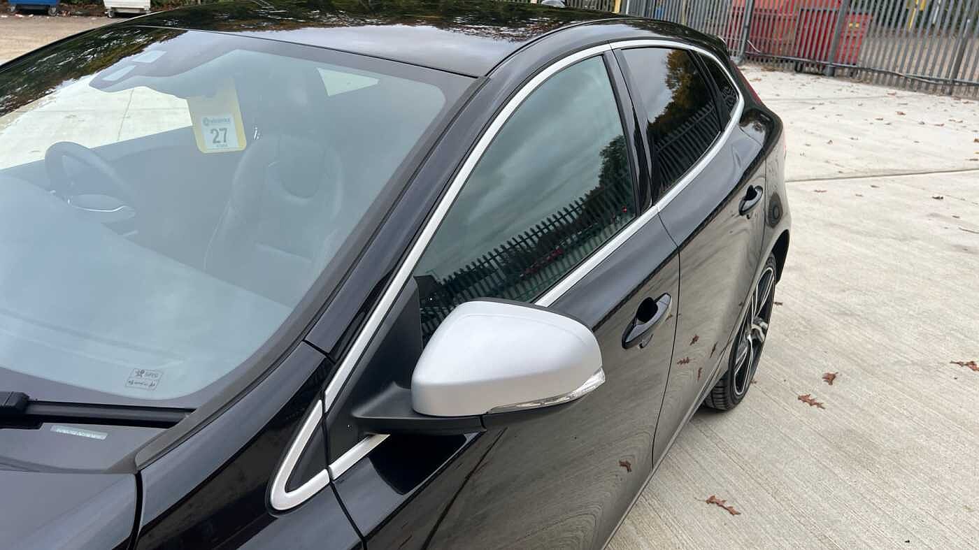 Volvo V40 T3 R-Design Pro Automatic (Winter Pack)