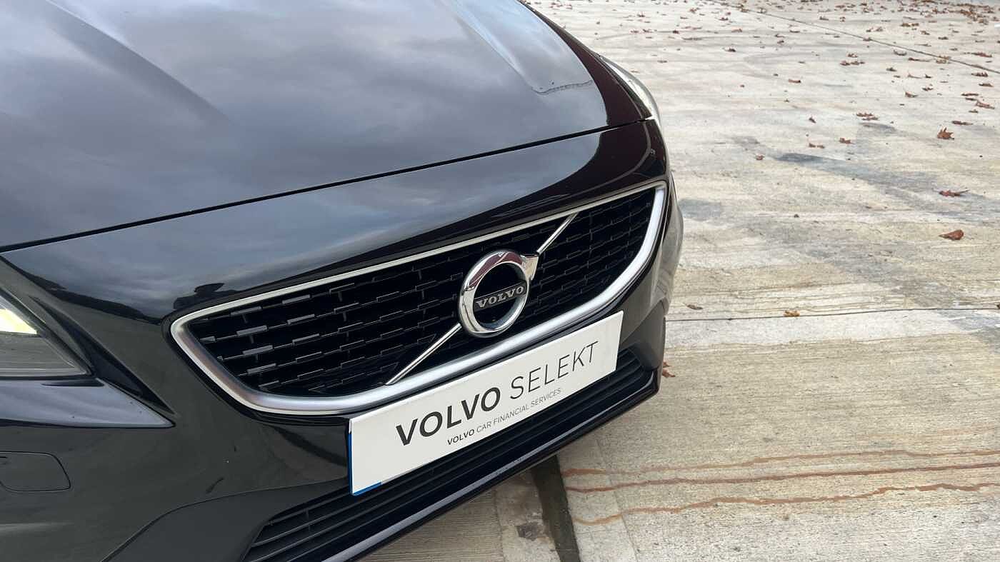 Volvo V40 T3 R-Design Pro Automatic (Winter Pack)