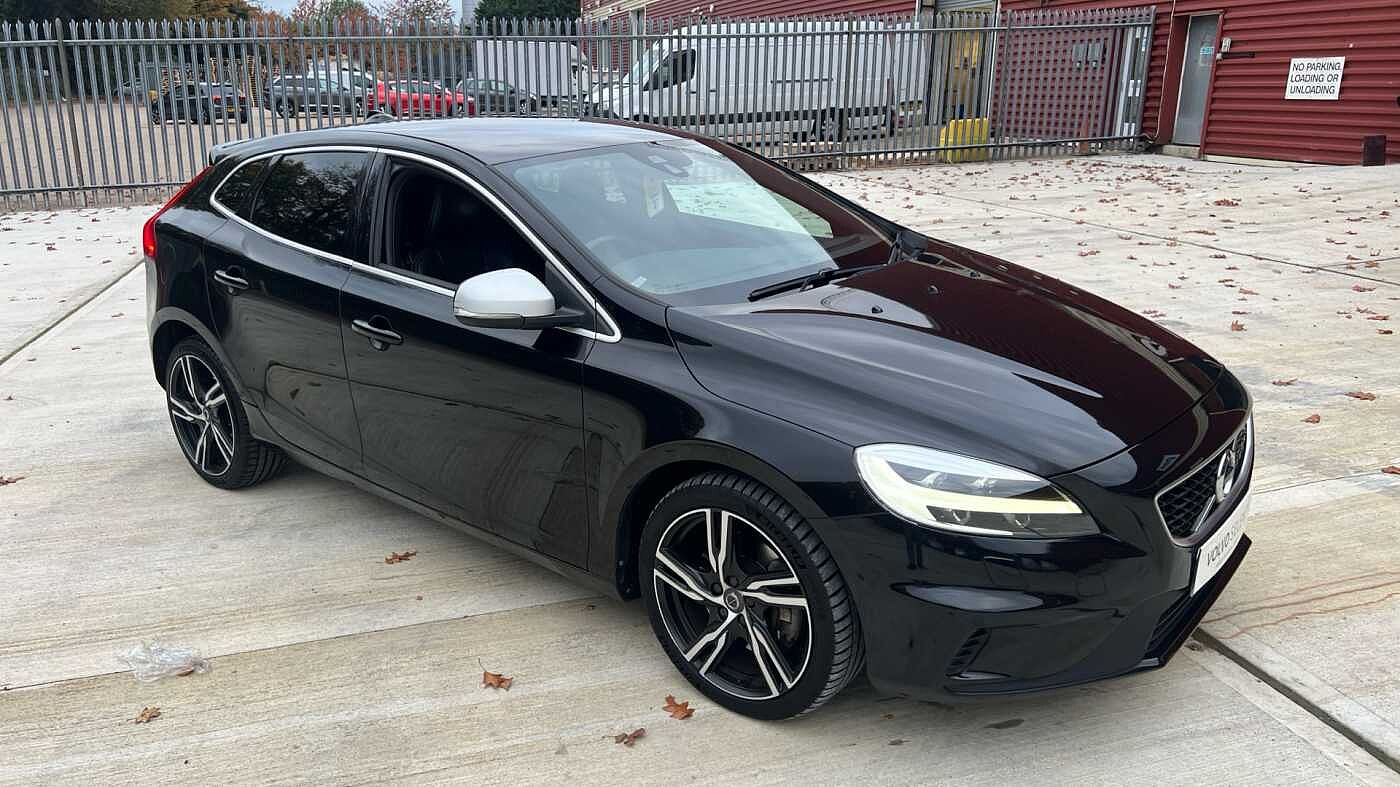 Volvo V40 T3 R-Design Pro Automatic (Winter Pack)
