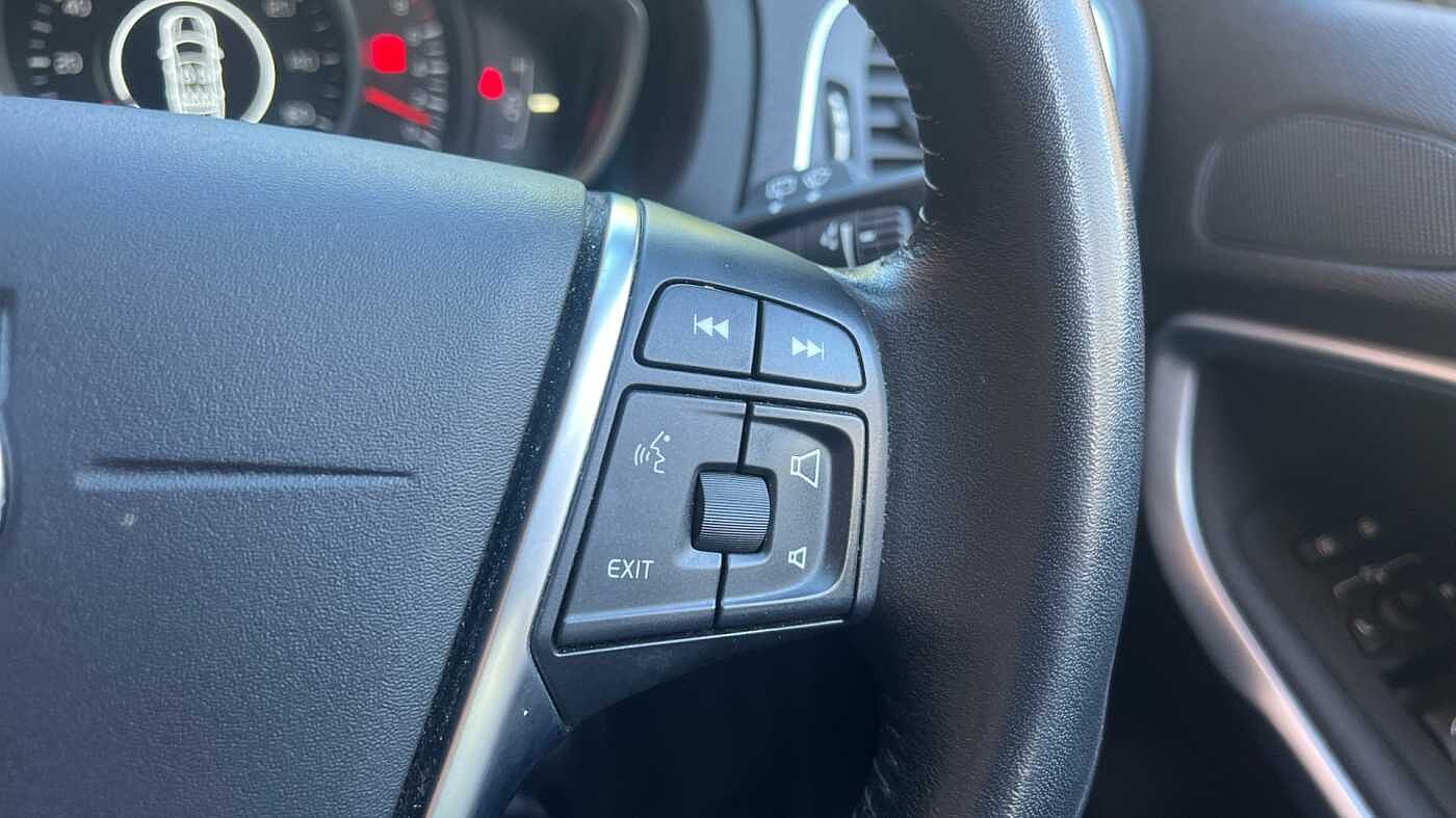 Volvo V40 T2 Momentum Manual