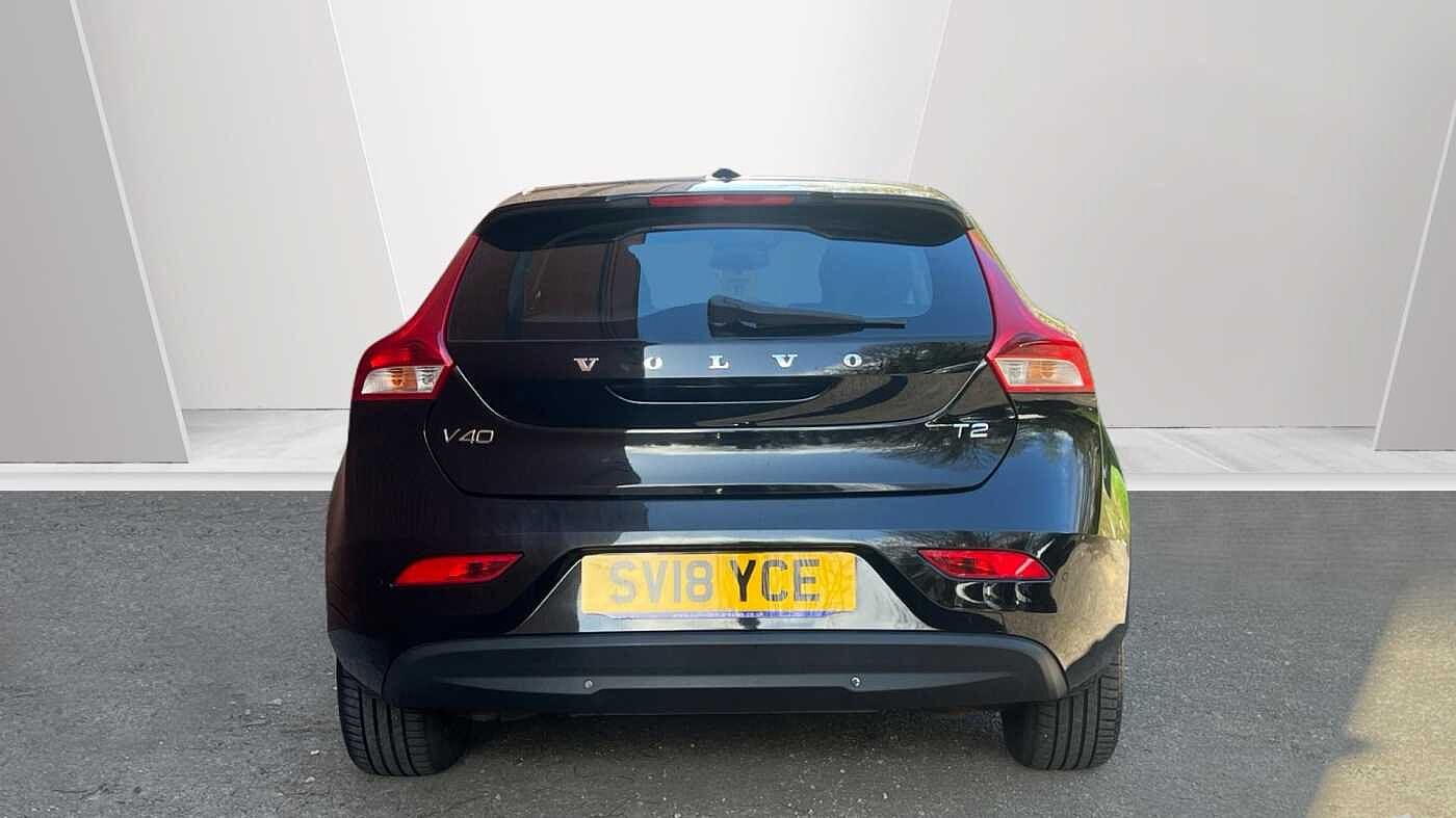 Volvo V40 T2 Momentum Manual