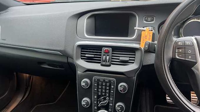 Volvo V40 T3 R-Design Pro Automatic (Winter Pack)