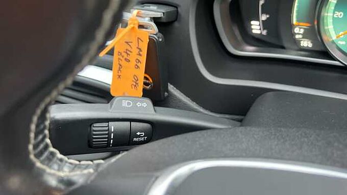 Volvo V40 T3 R-Design Pro Automatic (Winter Pack)