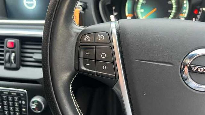 Volvo V40 T3 R-Design Pro Automatic (Winter Pack)