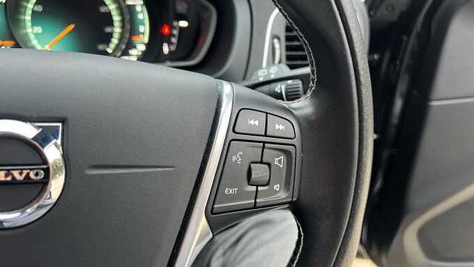 Volvo V40 T3 R-Design Pro Automatic (Winter Pack)