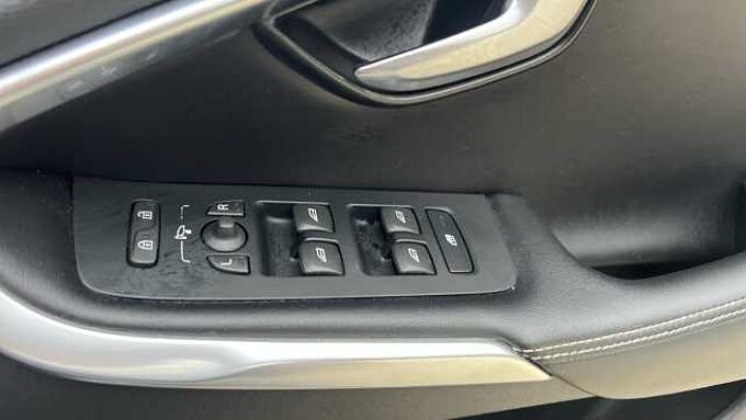 Volvo V40 T3 R-Design Pro Automatic (Winter Pack)