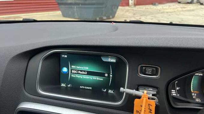 Volvo V40 T3 R-Design Pro Automatic (Winter Pack)