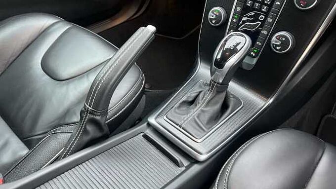 Volvo V40 T3 R-Design Pro Automatic (Winter Pack)