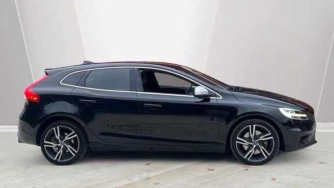 Volvo V40 T3 R-Design Pro Automatic (Winter Pack)