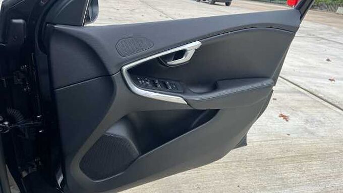 Volvo V40 T3 R-Design Pro Automatic (Winter Pack)