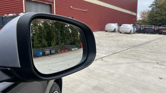 Volvo V40 T3 R-Design Pro Automatic (Winter Pack)