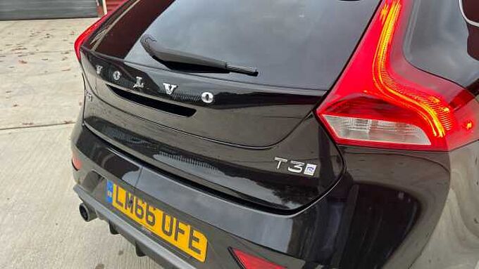 Volvo V40 T3 R-Design Pro Automatic (Winter Pack)