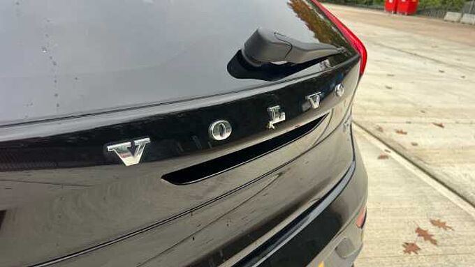 Volvo V40 T3 R-Design Pro Automatic (Winter Pack)