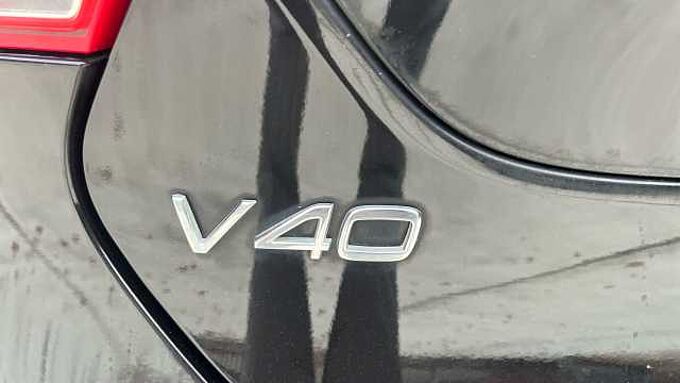 Volvo V40 T3 R-Design Pro Automatic (Winter Pack)