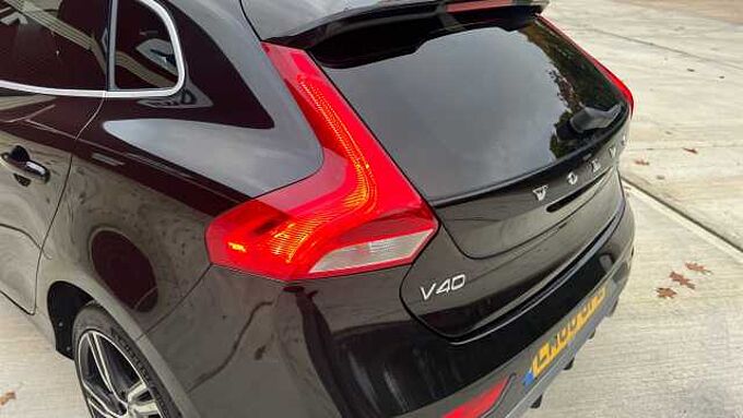 Volvo V40 T3 R-Design Pro Automatic (Winter Pack)