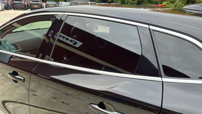 Volvo V40 T3 R-Design Pro Automatic (Winter Pack)