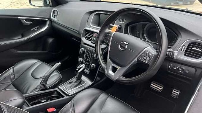 Volvo V40 T3 R-Design Pro Automatic (Winter Pack)