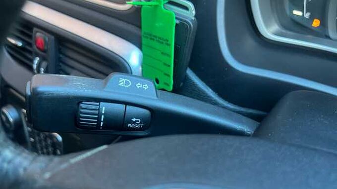 Volvo V40 T2 Momentum Manual