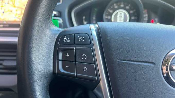 Volvo V40 T2 Momentum Manual