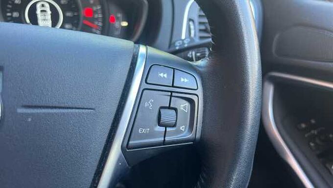 Volvo V40 T2 Momentum Manual