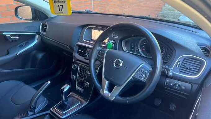 Volvo V40 T2 Momentum Manual