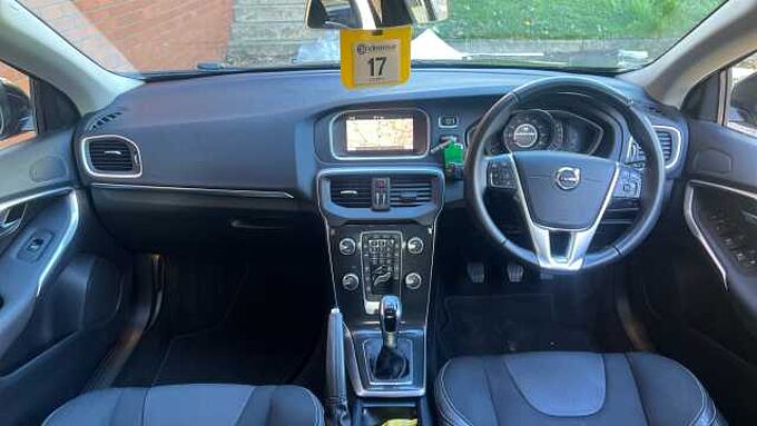 Volvo V40 T2 Momentum Manual