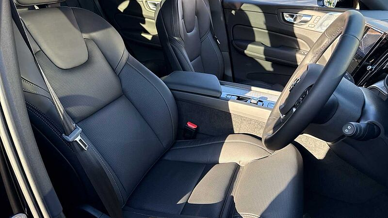 Volvo XC60 Black Edition Ultra, T8 AWD Plug-in hybrid, Electric/Petrol (Front Massage)