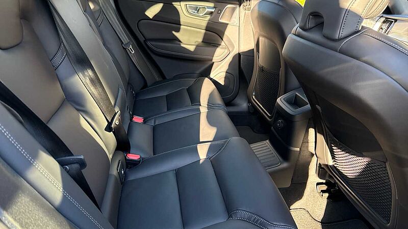 Volvo XC60 Black Edition Ultra, T8 AWD Plug-in hybrid, Electric/Petrol (Front Massage)