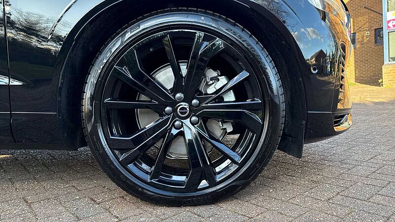 Volvo XC60 Black Edition Ultra, T8 AWD Plug-in hybrid, Electric/Petrol (Front Massage)