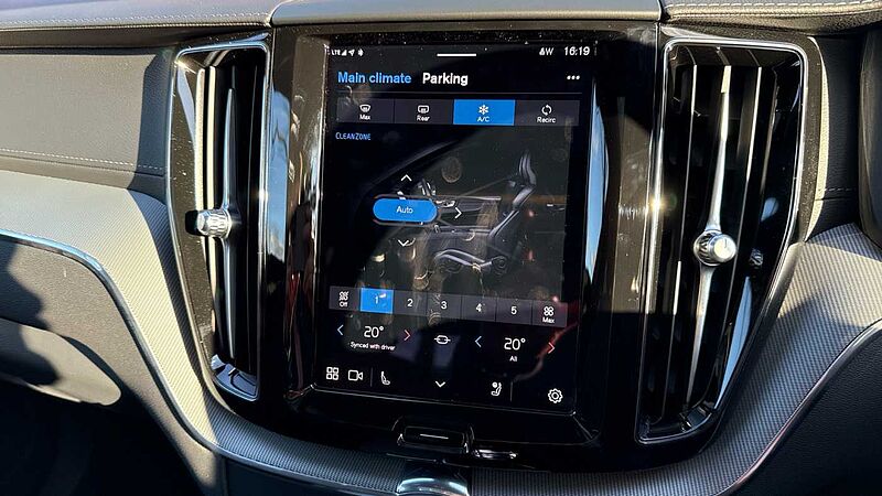 Volvo XC60 Black Edition Ultra, T8 AWD Plug-in hybrid, Electric/Petrol (Front Massage)