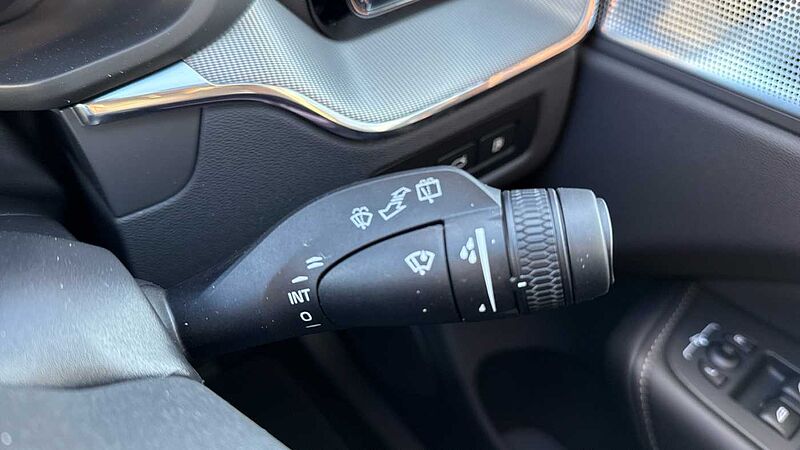 Volvo XC60 Black Edition Ultra, T8 AWD Plug-in hybrid, Electric/Petrol (Front Massage)