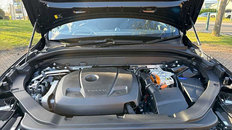 Volvo XC60 Black Edition Ultra, T8 AWD Plug-in hybrid, Electric/Petrol (Front Massage)