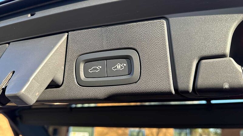 Volvo XC60 Black Edition Ultra, T8 AWD Plug-in hybrid, Electric/Petrol (Front Massage)