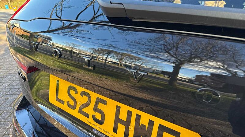 Volvo XC60 Black Edition Ultra, T8 AWD Plug-in hybrid, Electric/Petrol (Front Massage)