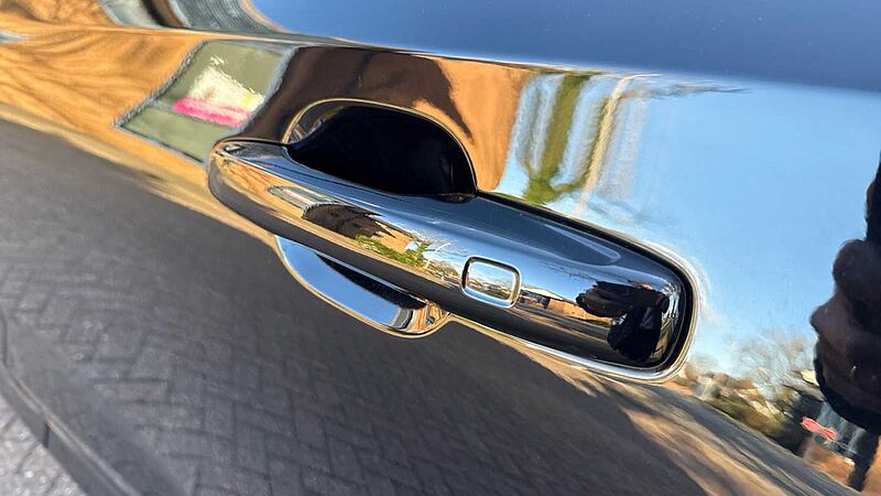 Volvo XC60 Black Edition Ultra, T8 AWD Plug-in hybrid, Electric/Petrol (Front Massage)