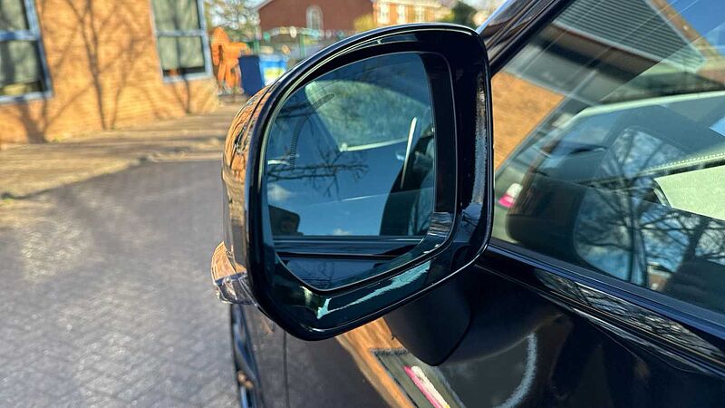 Volvo XC60 Black Edition Ultra, T8 AWD Plug-in hybrid, Electric/Petrol (Front Massage)