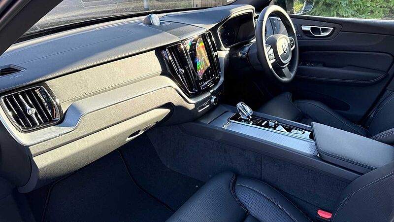 Volvo XC60 Black Edition Ultra, T8 AWD Plug-in hybrid, Electric/Petrol (Front Massage)