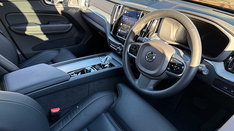 Volvo XC60 Black Edition Ultra, T8 AWD Plug-in hybrid, Electric/Petrol (Front Massage)