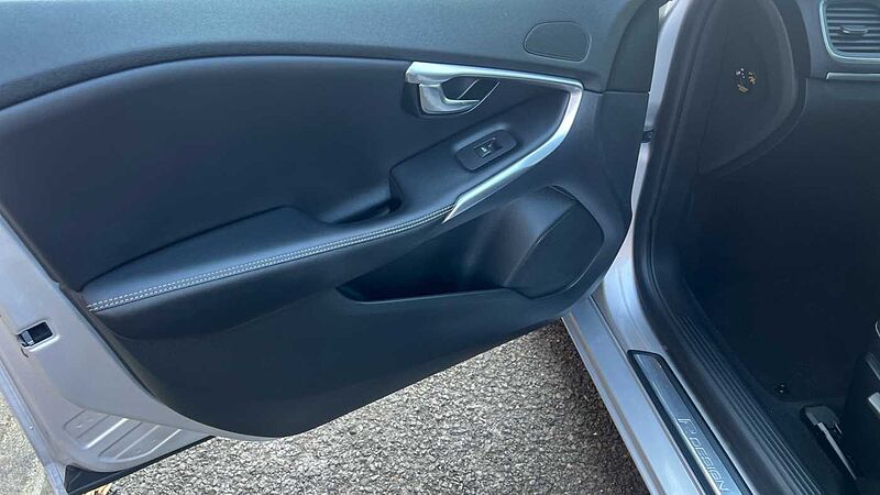 Volvo V40 T3 R-Design Pro Automatic
